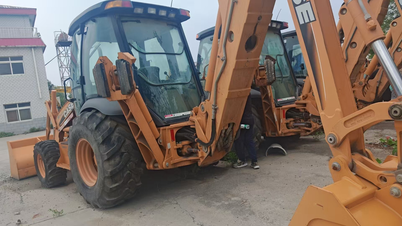 CASE 590 - מחפרון: תמונה 3 CASE 590 - מחפרון: תמונה 3
