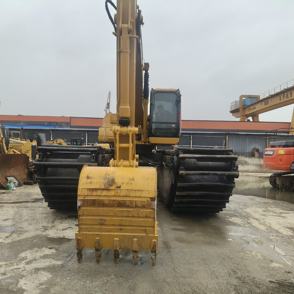 CAT 320C - מחפר אמפיבי: תמונה 1 CAT 320C - מחפר אמפיבי: תמונה 1