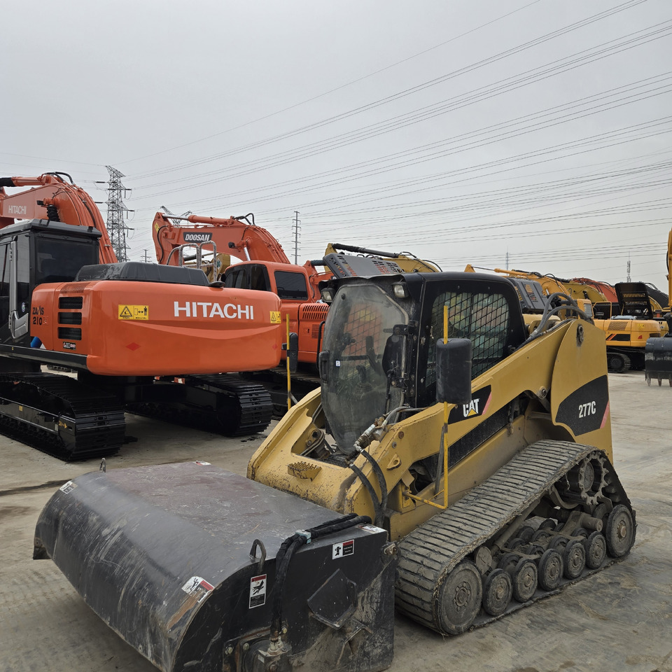 CATERPILLAR 277C - מעמיס היגוי החלקה: תמונה 4 CATERPILLAR 277C - מעמיס היגוי החלקה: תמונה 4