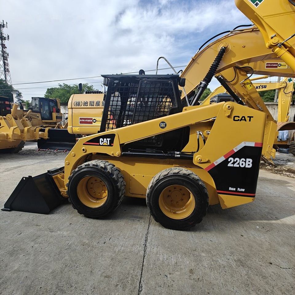 Caterpillar 226B - מעמיס היגוי החלקה: תמונה 1 Caterpillar 226B - מעמיס היגוי החלקה: תמונה 1