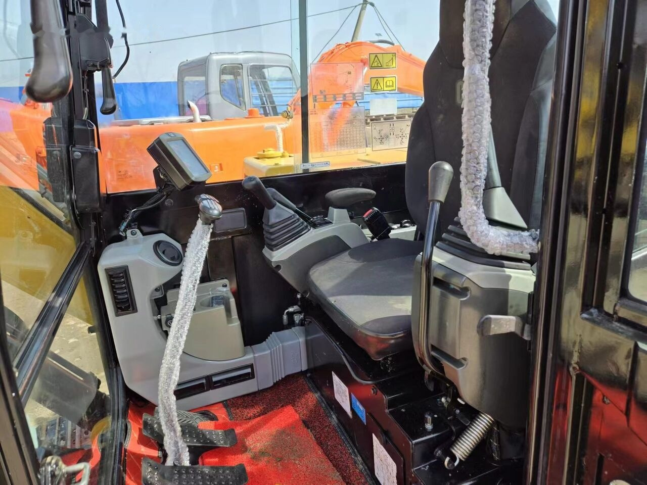 Caterpillar 305.5E - מיני מחפר: תמונה 2 Caterpillar 305.5E - מיני מחפר: תמונה 2