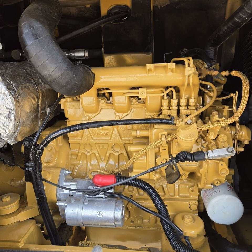 Caterpillar 305.5 - מחפר סורק: תמונה 2 Caterpillar 305.5 - מחפר סורק: תמונה 2