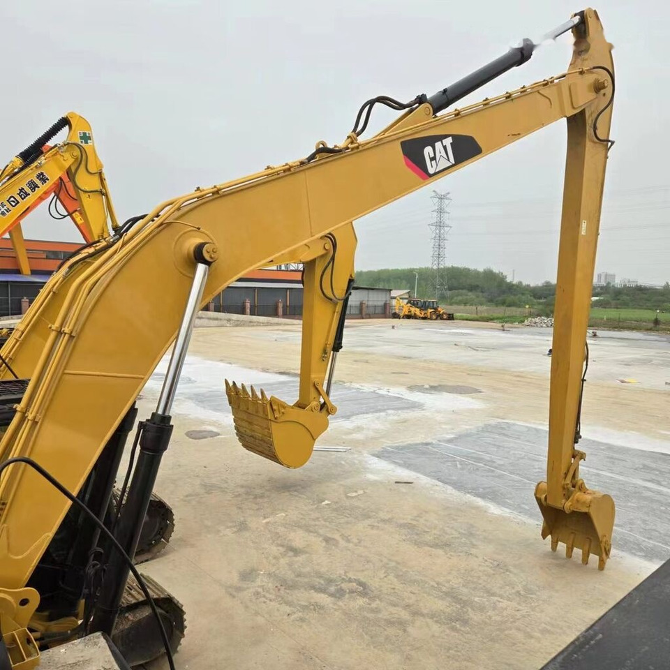 Caterpillar 330D With Long Reach Arm - מחפר סורק: תמונה 1 Caterpillar 330D With Long Reach Arm - מחפר סורק: תמונה 1