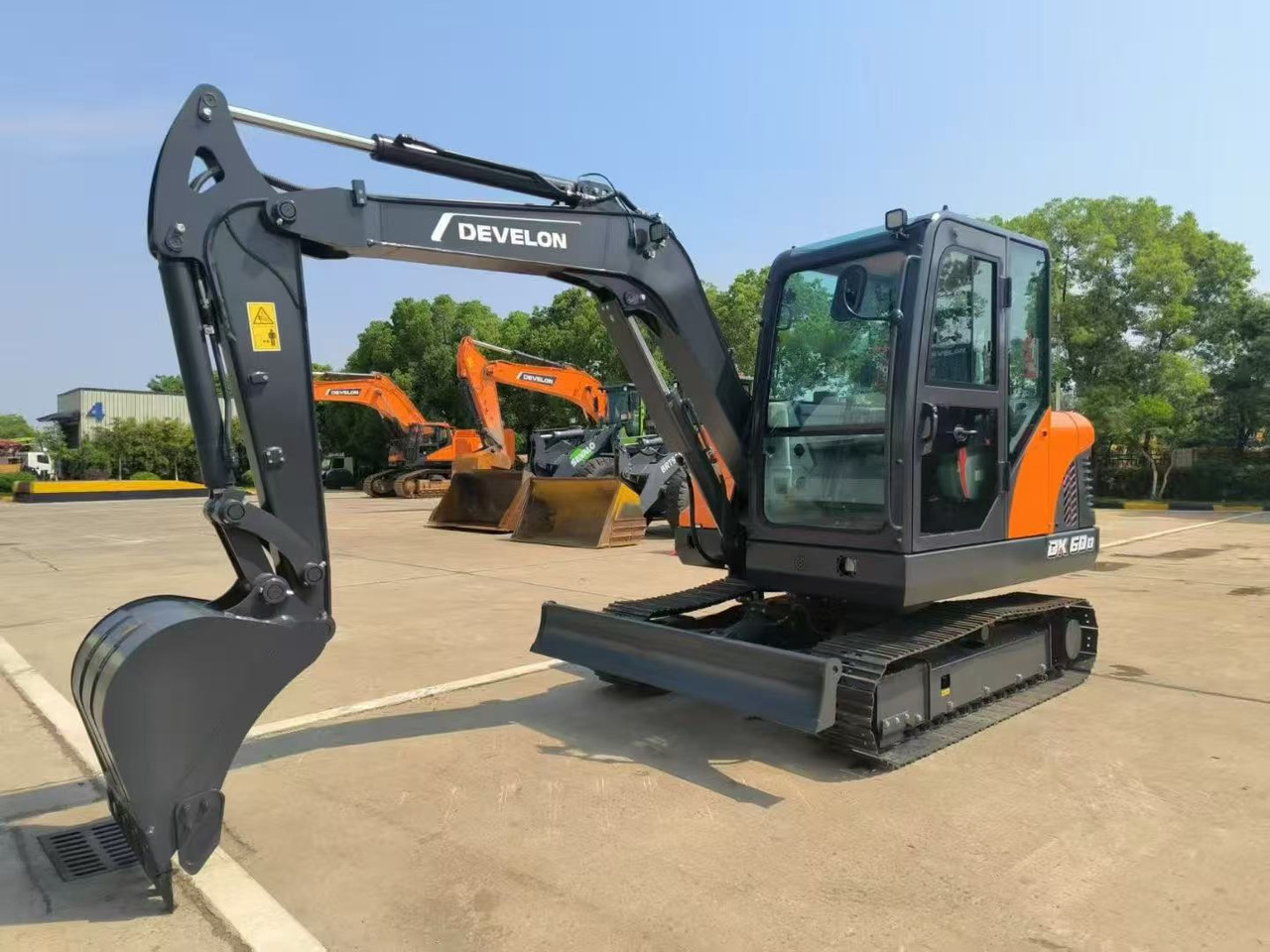 DOOSAN DX60D - מיני מחפר: תמונה 3 DOOSAN DX60D - מיני מחפר: תמונה 3