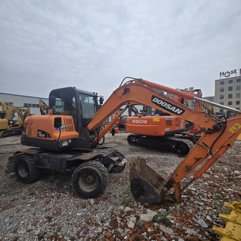 DOOSAN DX60W - מחפר גלגלים: תמונה 2 DOOSAN DX60W - מחפר גלגלים: תמונה 2