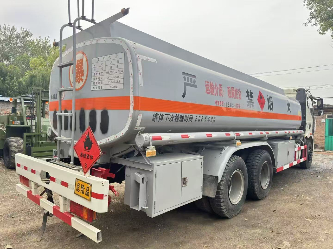 FAW tanker truck - משאית מכל: תמונה 3 FAW tanker truck - משאית מכל: תמונה 3