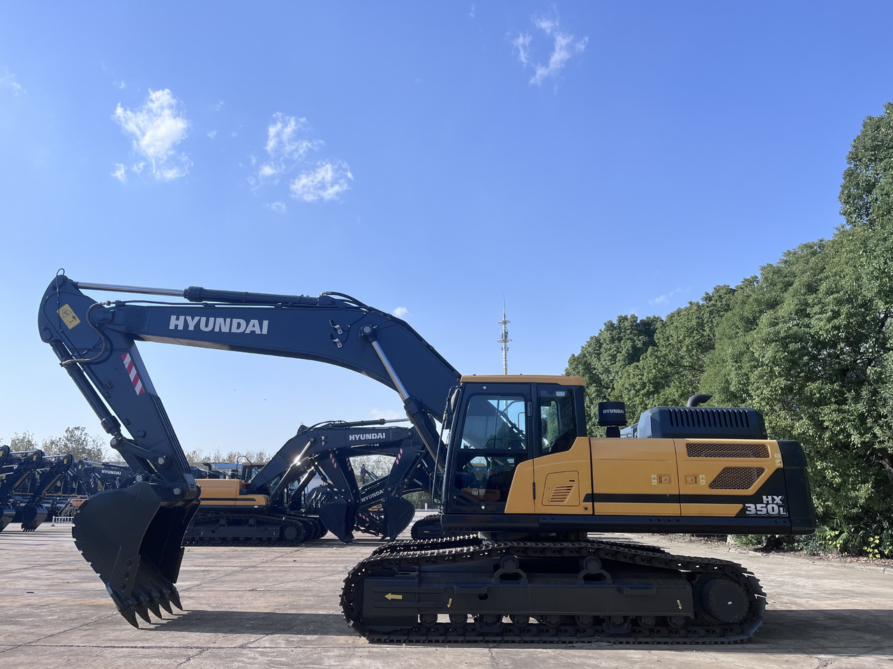 HYUNDAI HX350L - מחפר: תמונה 1 HYUNDAI HX350L - מחפר: תמונה 1