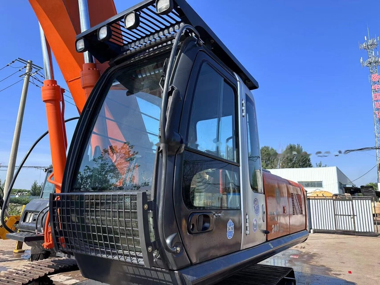Hitachi ZX240 - מחפר סורק: תמונה 1 Hitachi ZX240 - מחפר סורק: תמונה 1