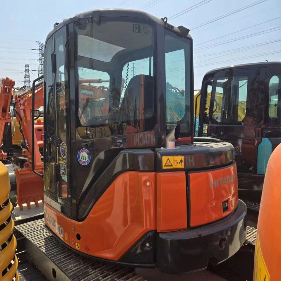 Hitachi ZX50U - מיני מחפר: תמונה 1 Hitachi ZX50U - מיני מחפר: תמונה 1