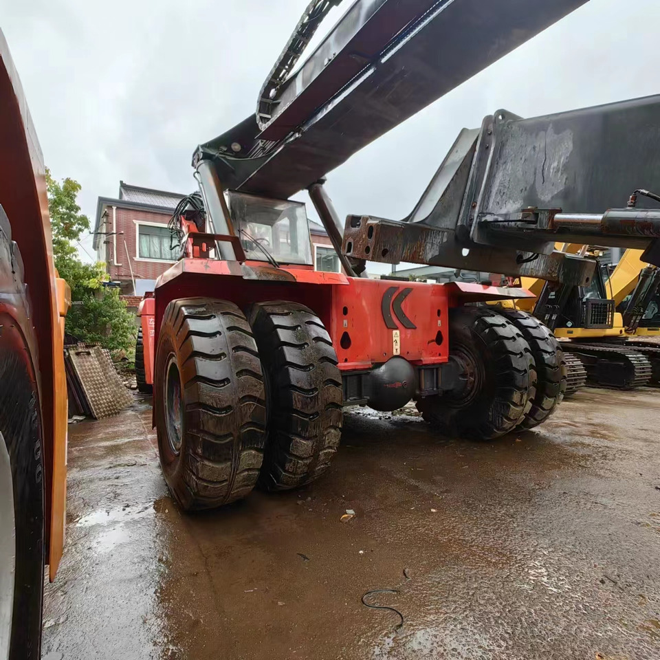 KALMAR DRF450-60S5 - מלגזת שטח קשה: תמונה 4 KALMAR DRF450-60S5 - מלגזת שטח קשה: תמונה 4