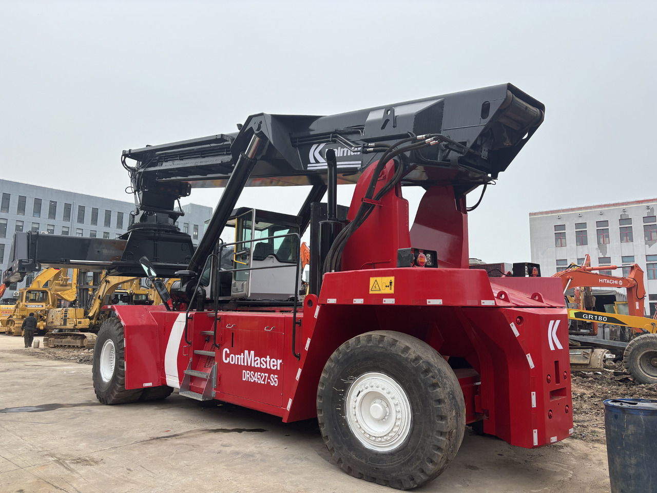KALMAR DRS4527-S5 - מפעיל מכולות: תמונה 4 KALMAR DRS4527-S5 - מפעיל מכולות: תמונה 4