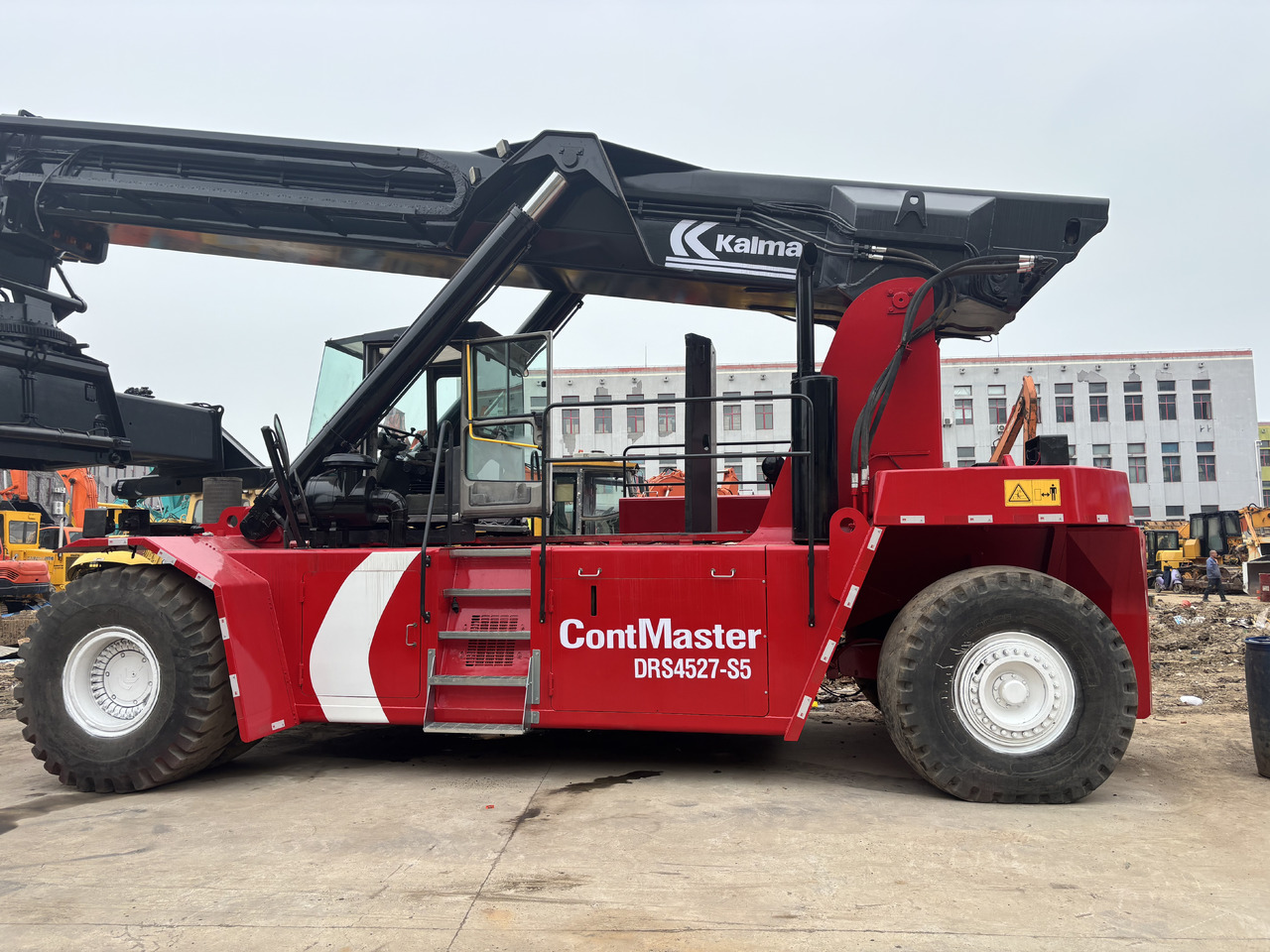 KALMAR DRS4527-S5 - מפעיל מכולות: תמונה 3 KALMAR DRS4527-S5 - מפעיל מכולות: תמונה 3