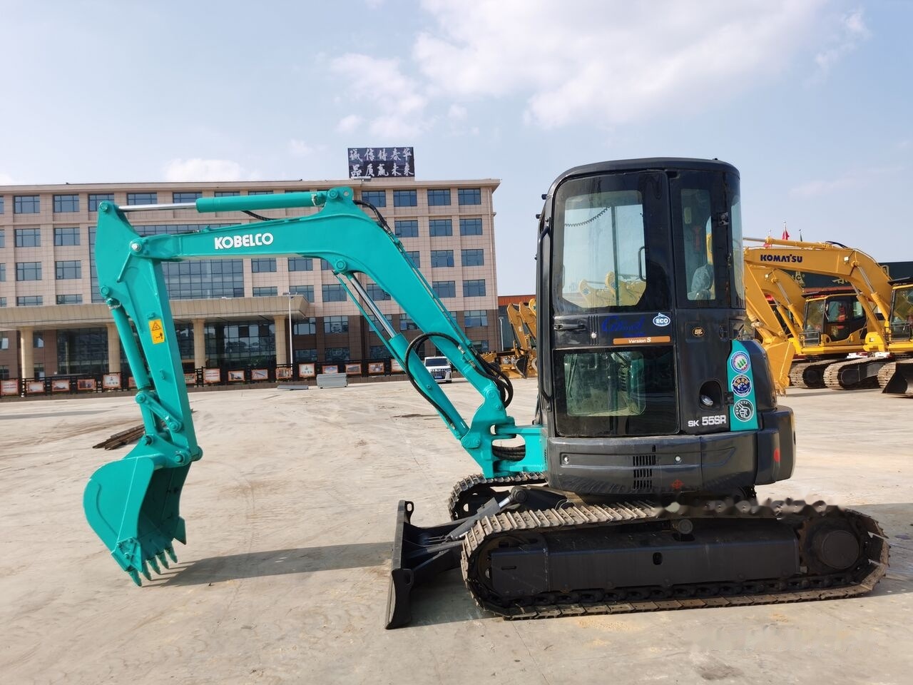 Kobelco SK55SR - מיני מחפר: תמונה 5 Kobelco SK55SR - מיני מחפר: תמונה 5
