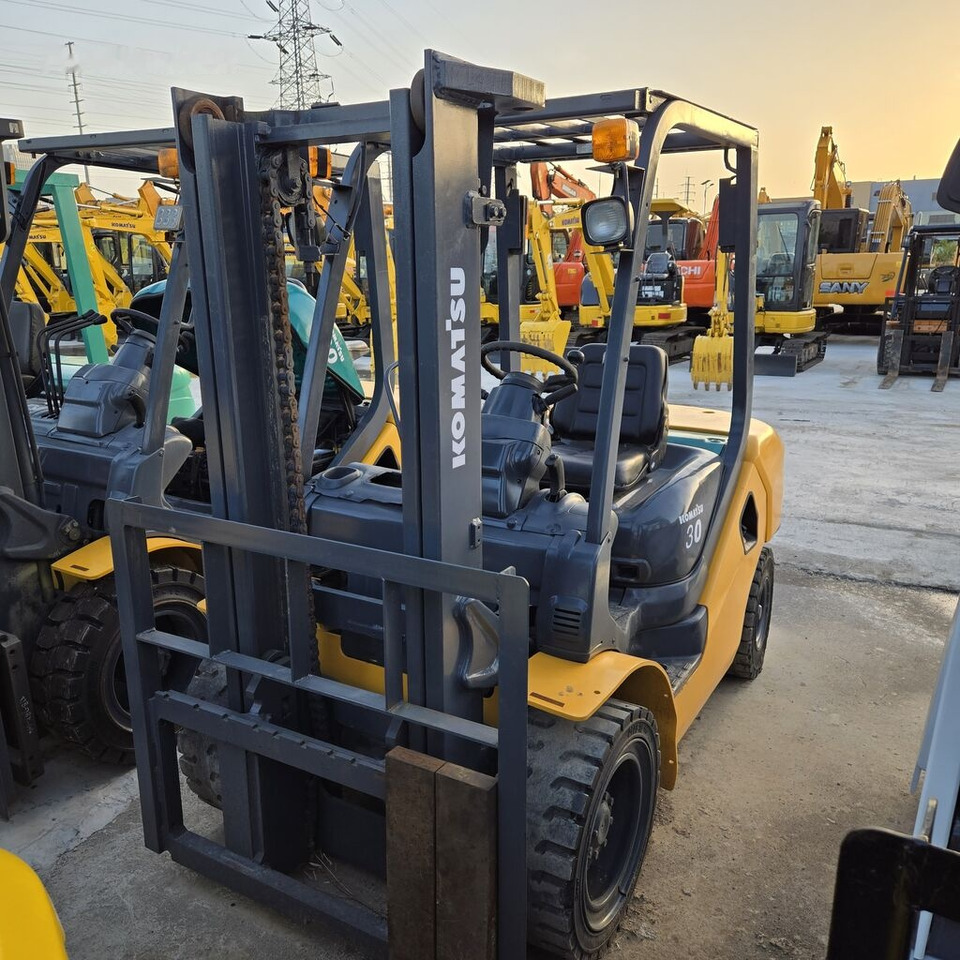 Komatsu FD30 - מלגזת סולר: תמונה 4 Komatsu FD30 - מלגזת סולר: תמונה 4