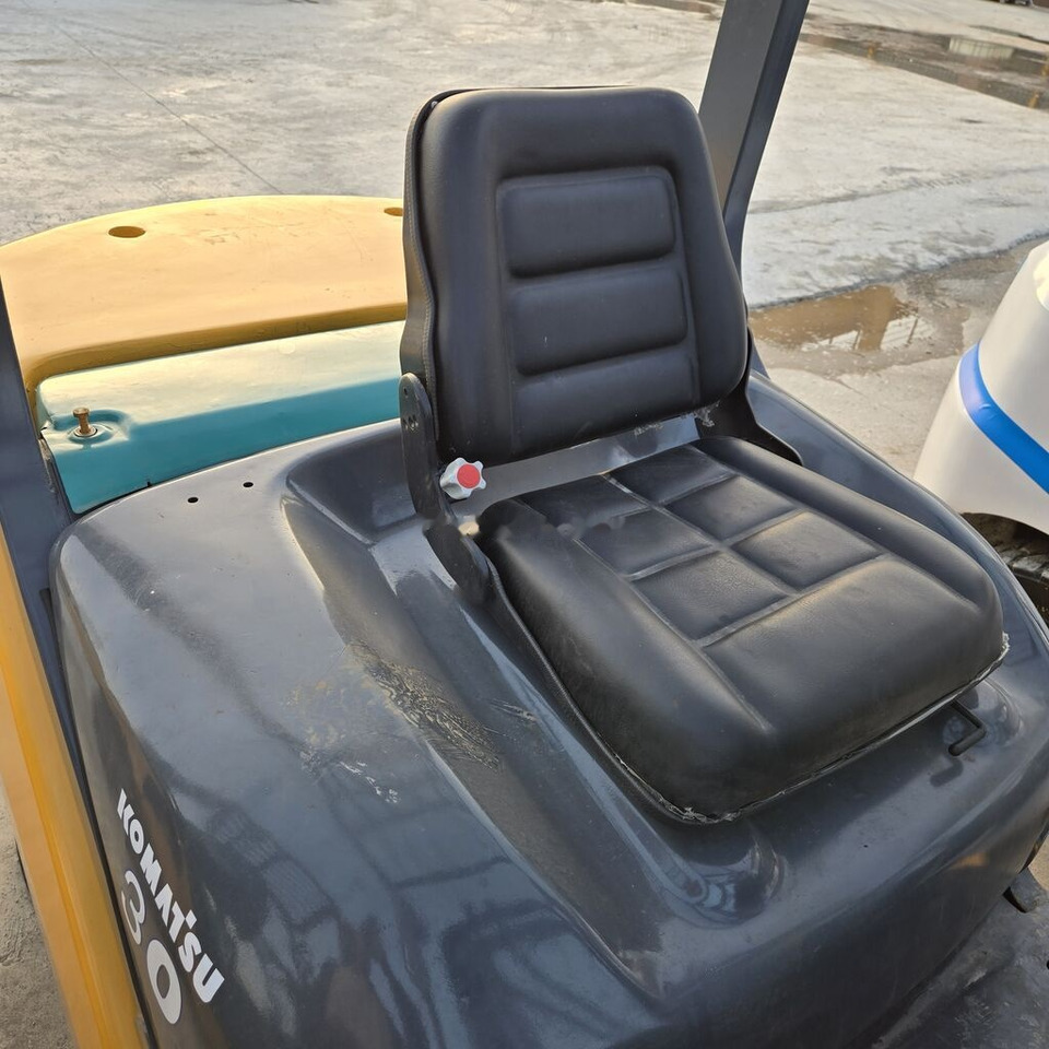 Komatsu FD30 - מלגזת סולר: תמונה 2 Komatsu FD30 - מלגזת סולר: תמונה 2