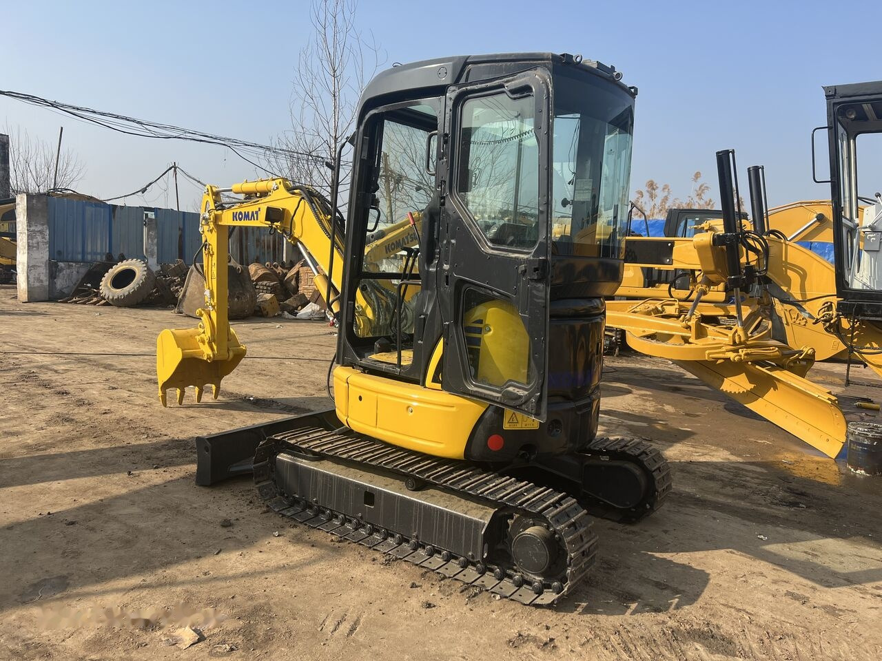 Komatsu PC30MR - מיני מחפר: תמונה 2 Komatsu PC30MR - מיני מחפר: תמונה 2