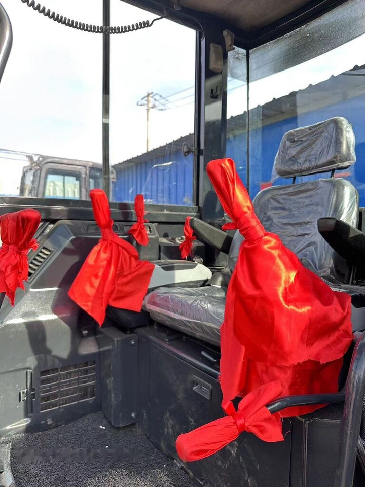 Komatsu PC50MR - מיני מחפר: תמונה 2 Komatsu PC50MR - מיני מחפר: תמונה 2