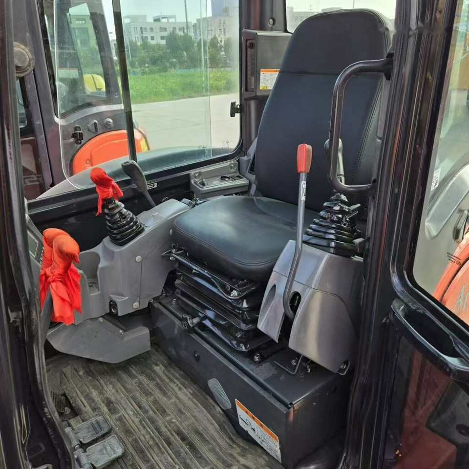 Kubota KX165 - מיני מחפר: תמונה 2 Kubota KX165 - מיני מחפר: תמונה 2