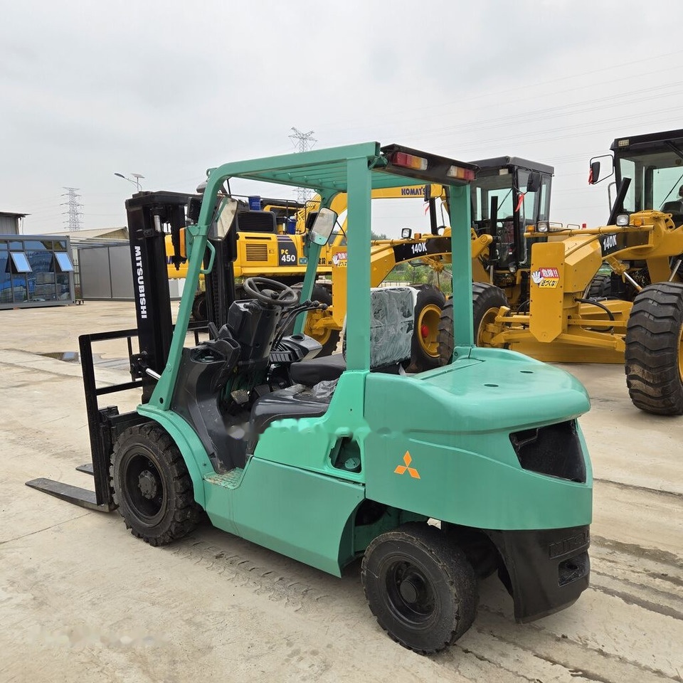 Mitsubishi FD30 - מלגזת סולר: תמונה 5 Mitsubishi FD30 - מלגזת סולר: תמונה 5