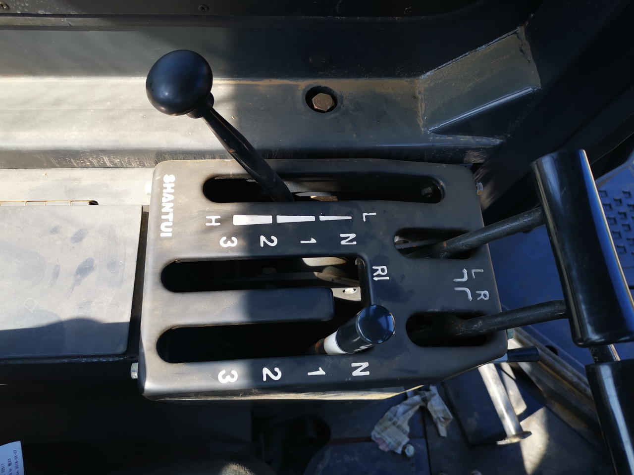 SHANTUI SD16 - דחפור: תמונה 5 SHANTUI SD16 - דחפור: תמונה 5