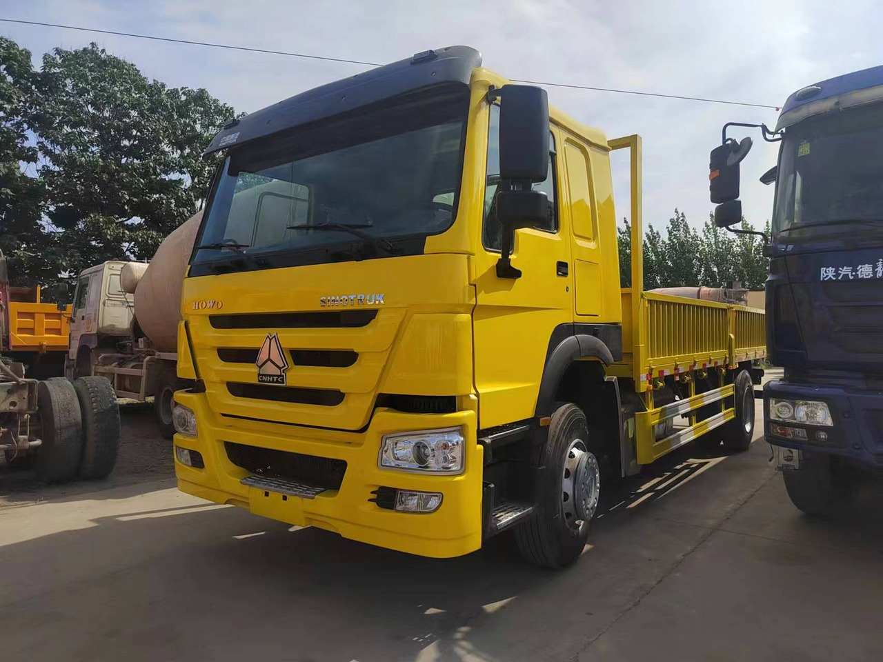 SINOTRUK HOWO 4x2 cargo truck - מזהיר: תמונה 3 SINOTRUK HOWO 4x2 cargo truck - מזהיר: תמונה 3