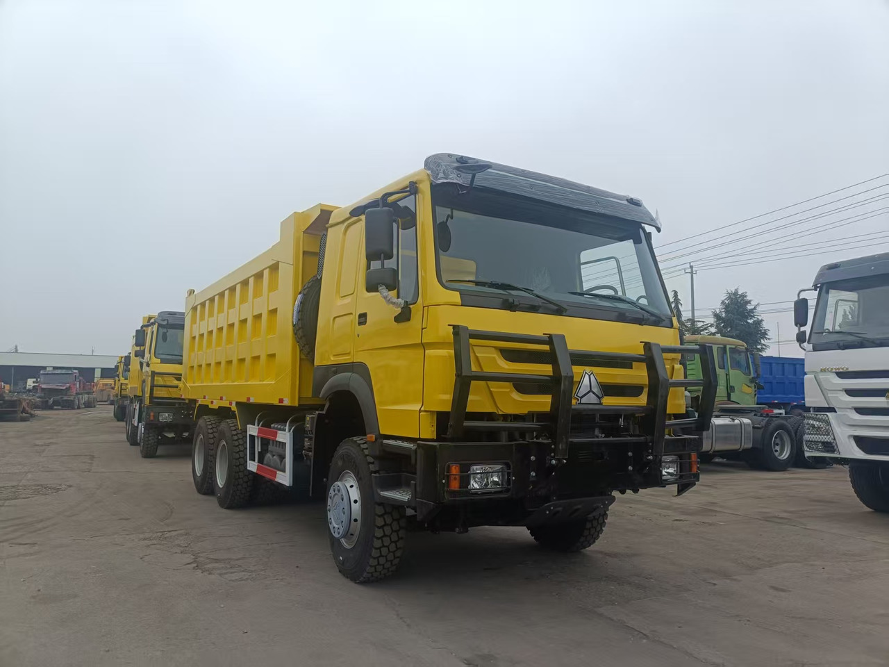 SINOTRUK HOWO 6x4 - מזהיר: תמונה 1 SINOTRUK HOWO 6x4 - מזהיר: תמונה 1