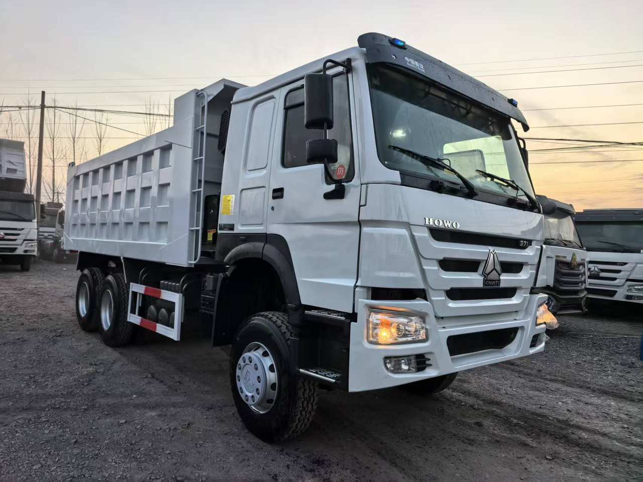 SINOTRUK HOWO 6x4 - מזהיר: תמונה 1 SINOTRUK HOWO 6x4 - מזהיר: תמונה 1