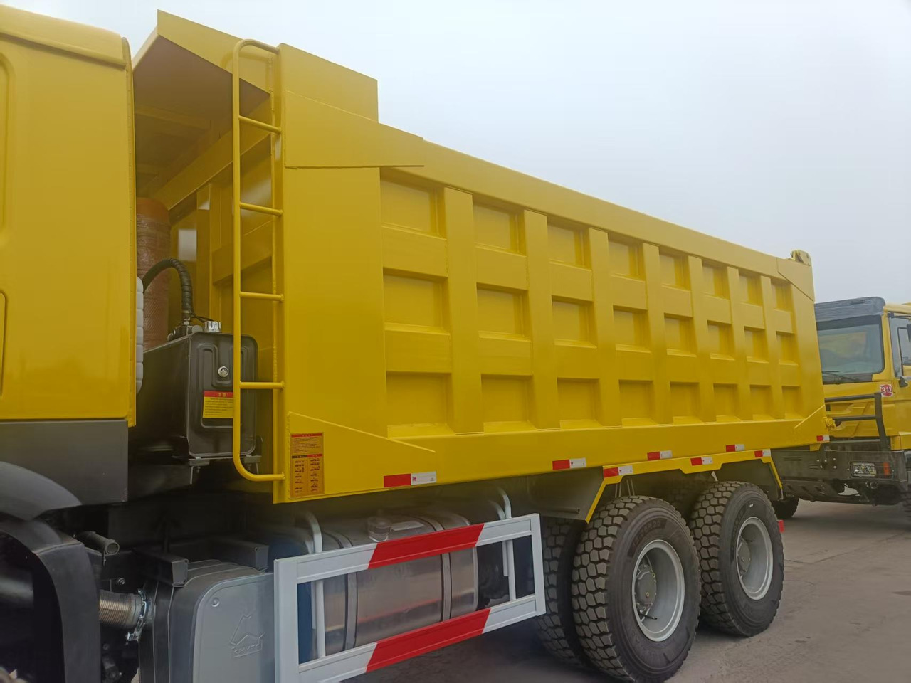 SINOTRUK HOWO 6x4 - מזהיר: תמונה 5 SINOTRUK HOWO 6x4 - מזהיר: תמונה 5