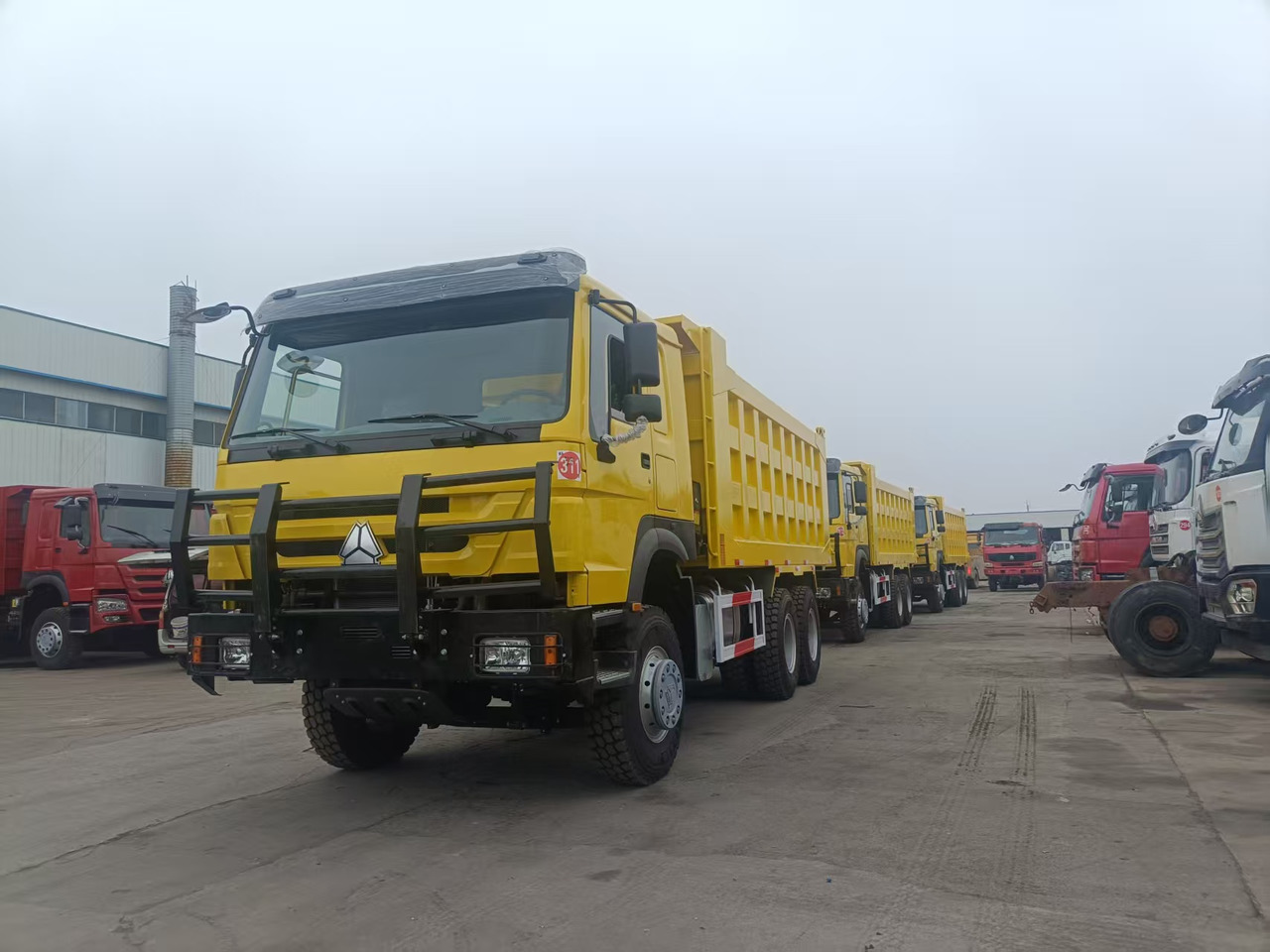 SINOTRUK HOWO 6x4 - מזהיר: תמונה 4 SINOTRUK HOWO 6x4 - מזהיר: תמונה 4