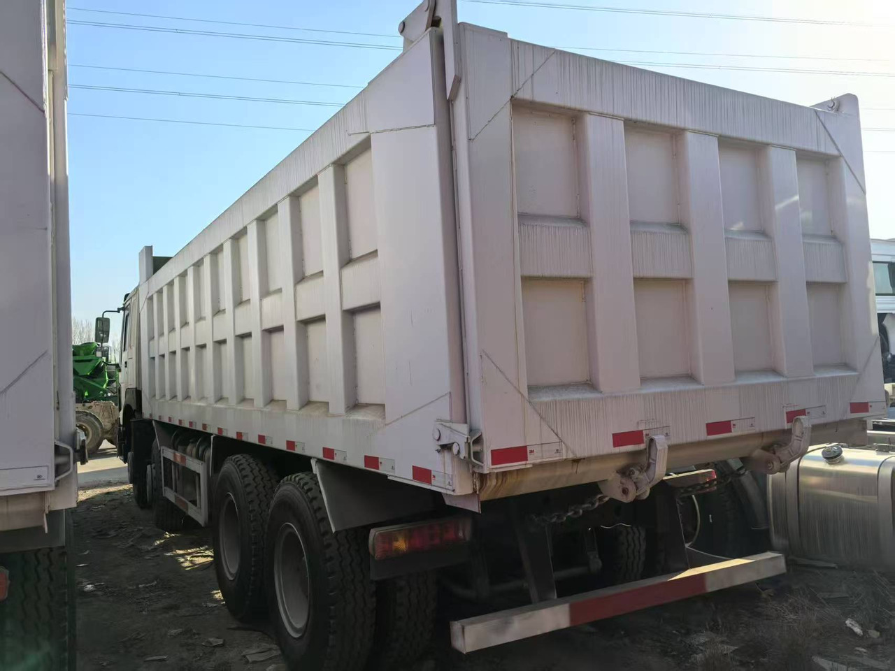 SINOTRUK HOWO 8x4 - מזהיר: תמונה 3 SINOTRUK HOWO 8x4 - מזהיר: תמונה 3