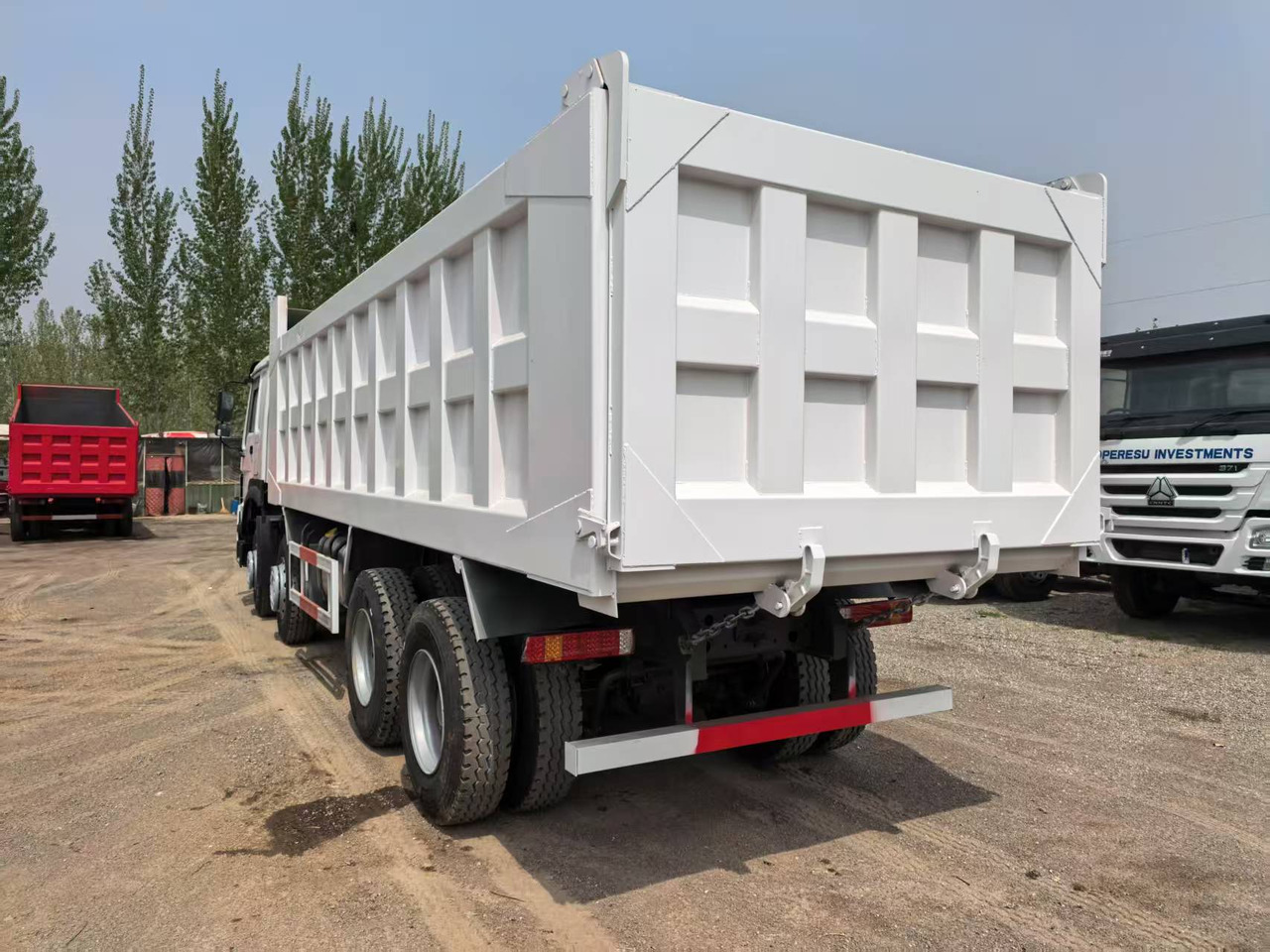 SINOTRUK HOWO 8x4 - מזהיר: תמונה 3 SINOTRUK HOWO 8x4 - מזהיר: תמונה 3