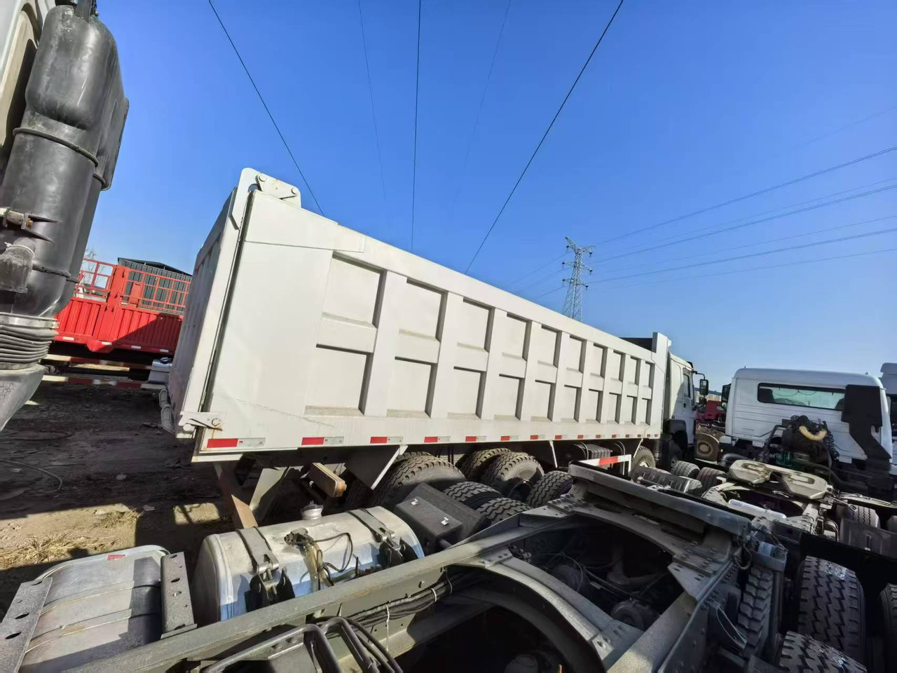 SINOTRUK HOWO 8x4 - מזהיר: תמונה 2 SINOTRUK HOWO 8x4 - מזהיר: תמונה 2