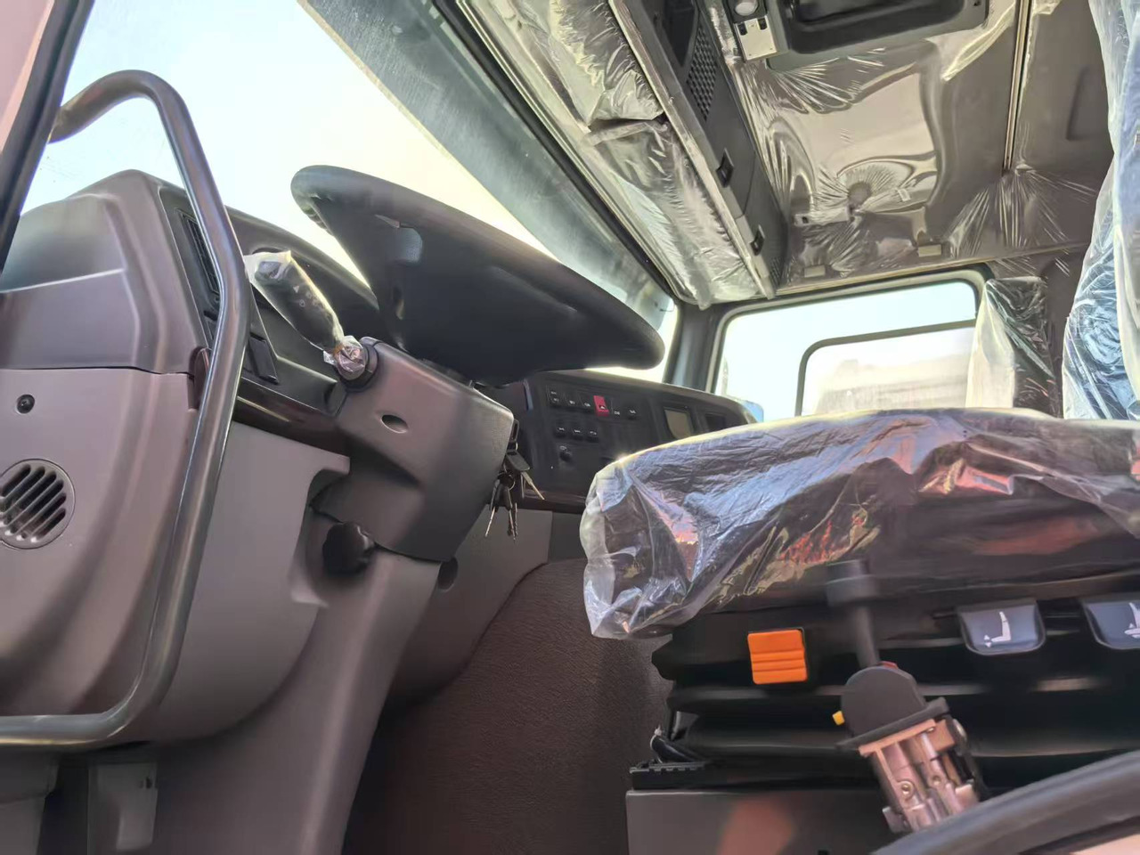 SINOTRUK HOWO 8x4 - מזהיר: תמונה 5 SINOTRUK HOWO 8x4 - מזהיר: תמונה 5