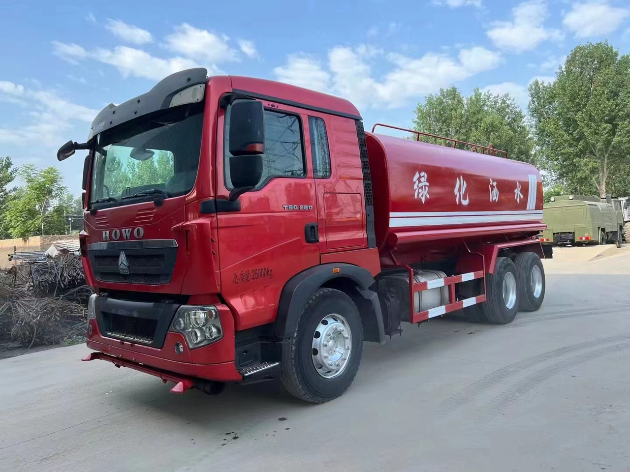 SINOTRUK HOWO sprinkler - משאית מכל: תמונה 3 SINOTRUK HOWO sprinkler - משאית מכל: תמונה 3
