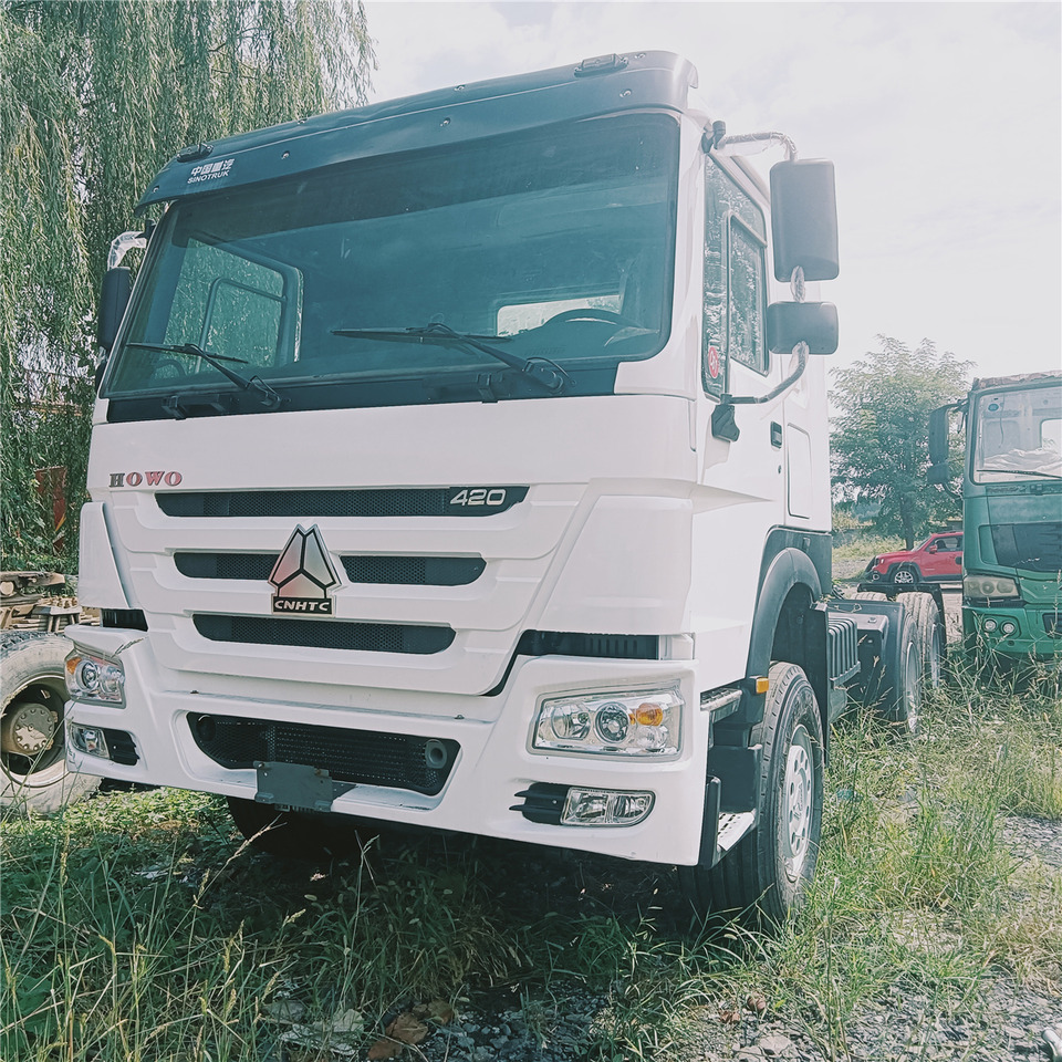 SINOTRUK HOWO trailer head - יחידת טרקטור: תמונה 1 SINOTRUK HOWO trailer head - יחידת טרקטור: תמונה 1