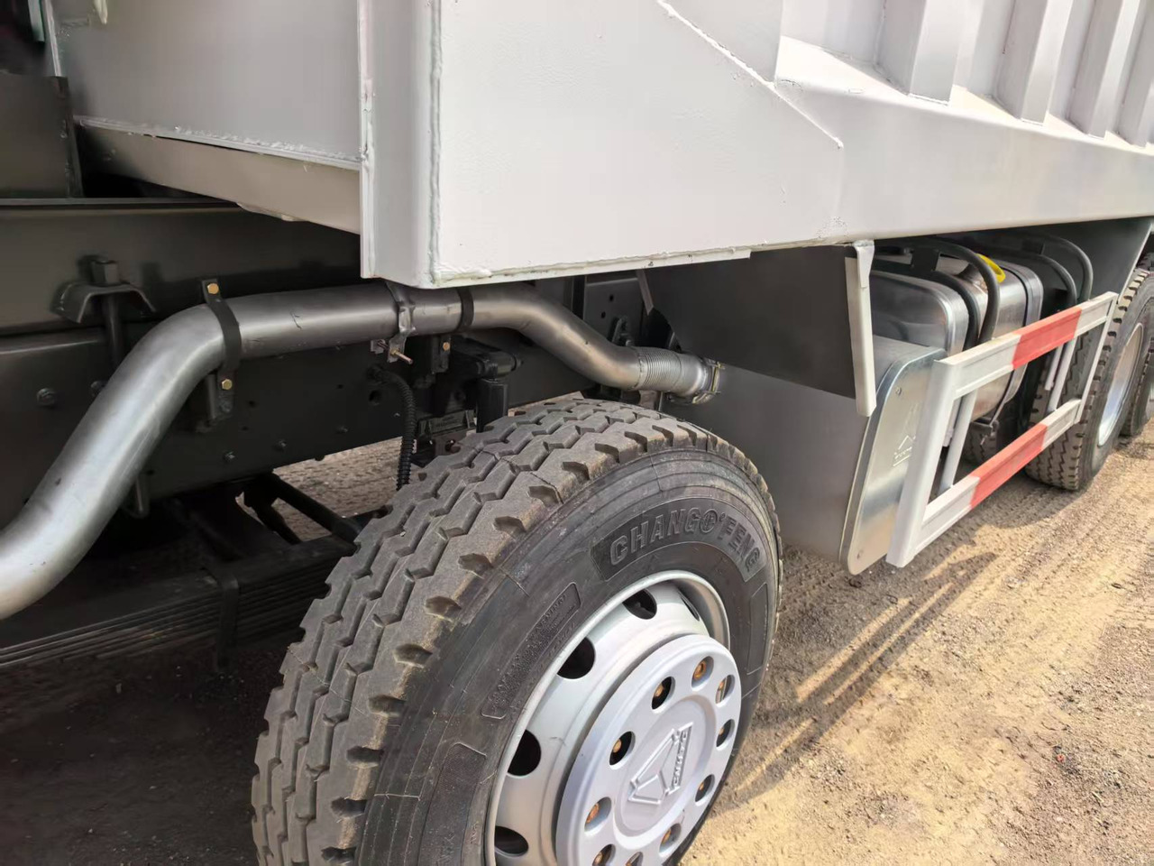 SINOTRUK HOWO - מזהיר: תמונה 3 SINOTRUK HOWO - מזהיר: תמונה 3
