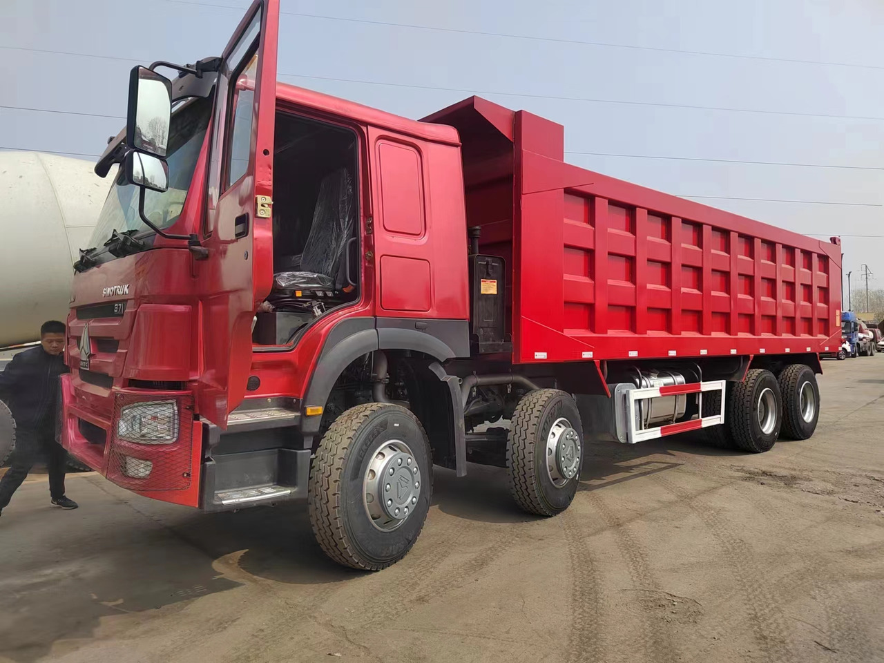 SINOTRUK Howo - מזהיר: תמונה 1 SINOTRUK Howo - מזהיר: תמונה 1