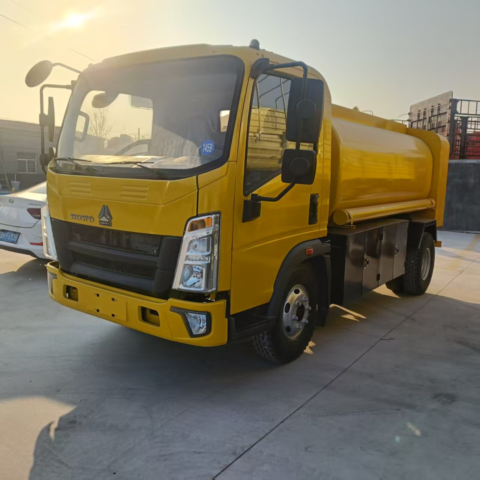 SINOTRUK Tanker truck - משאית מכל: תמונה 2 SINOTRUK Tanker truck - משאית מכל: תמונה 2