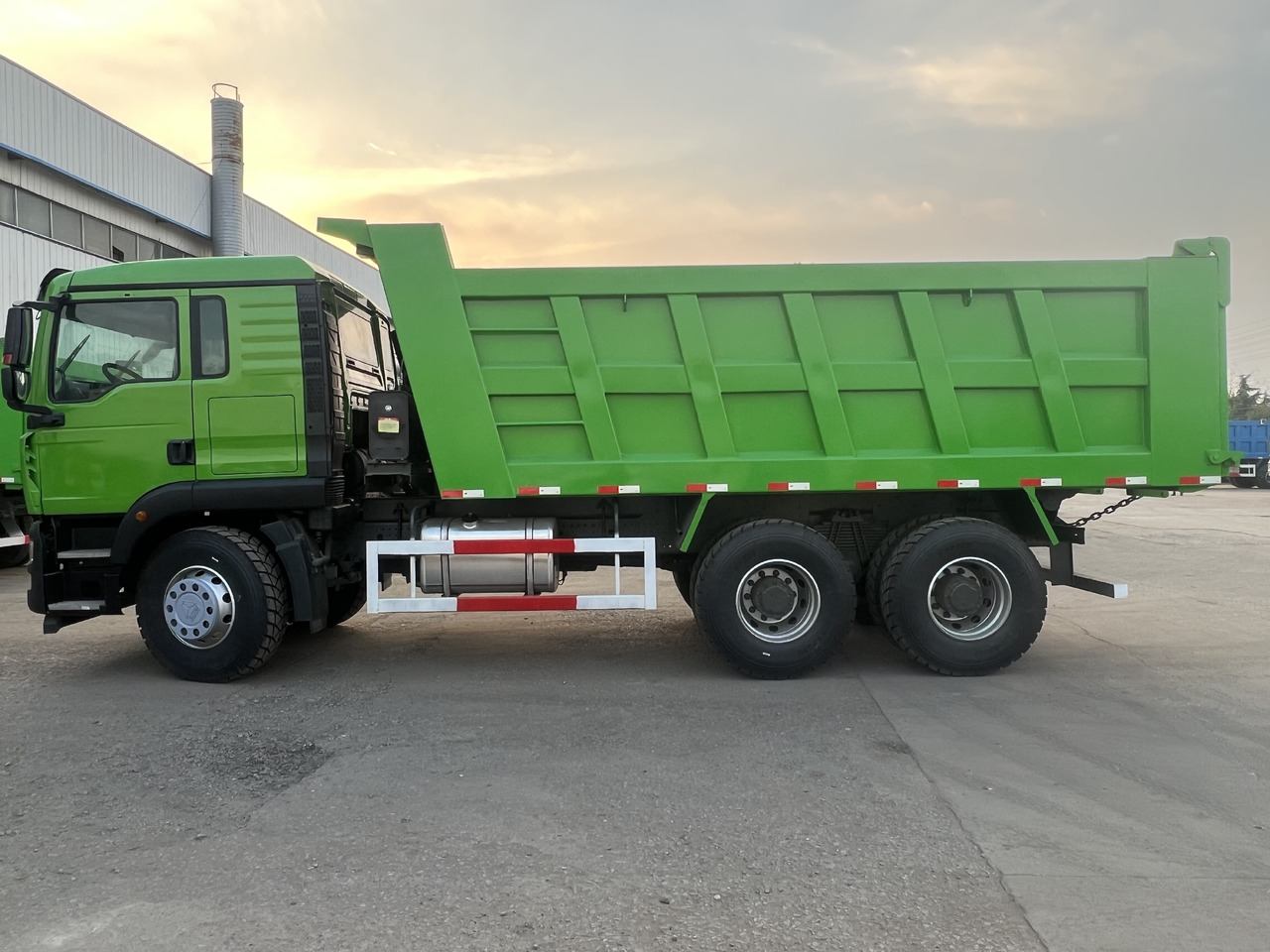 Sinotruk HOWO - מזהיר: תמונה 2 Sinotruk HOWO - מזהיר: תמונה 2