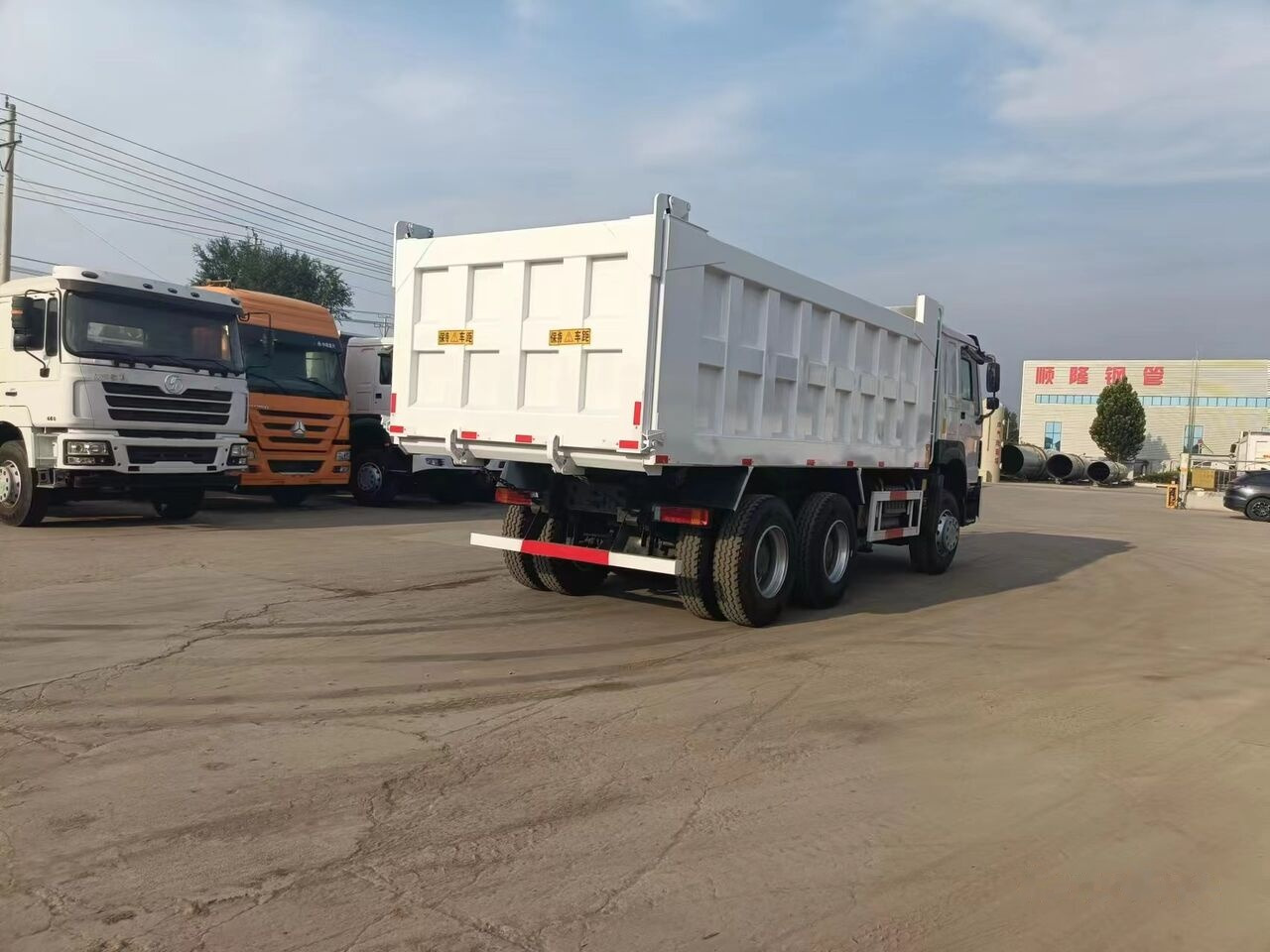 Sinotruk Howo 6*4 - מזהיר: תמונה 2 Sinotruk Howo 6*4 - מזהיר: תמונה 2