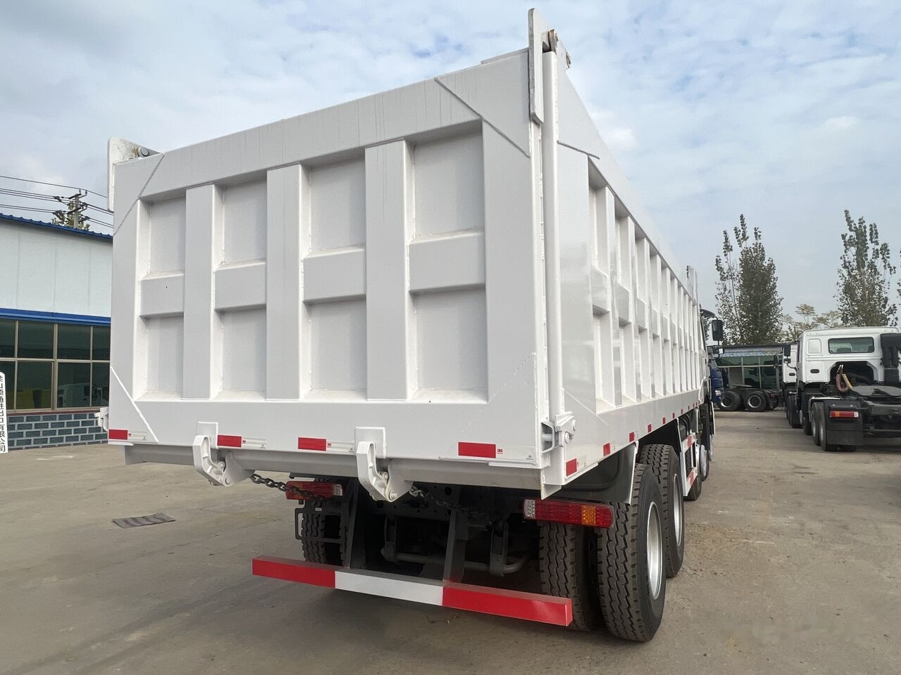 Sinotruk Howo 8*4 - מזהיר: תמונה 4 Sinotruk Howo 8*4 - מזהיר: תמונה 4