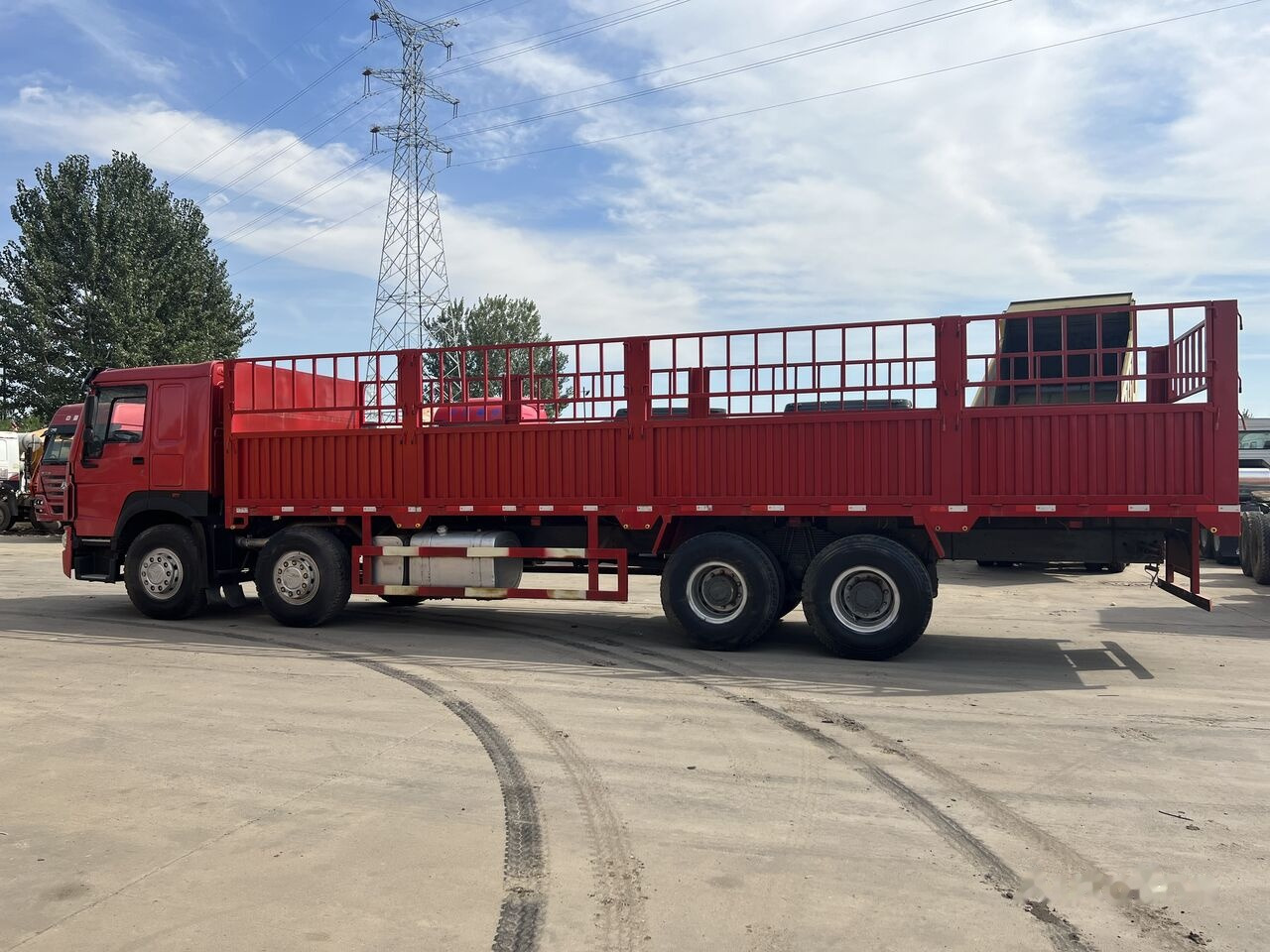 Sinotruk Howo Howo 8*4 - משאית צד נופל/ שטוחה: תמונה 3 Sinotruk Howo Howo 8*4 - משאית צד נופל/ שטוחה: תמונה 3