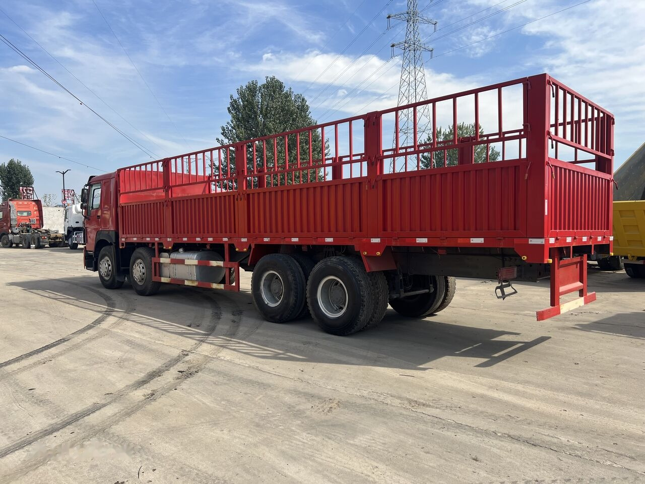 Sinotruk Howo Howo 8*4 - משאית צד נופל/ שטוחה: תמונה 2 Sinotruk Howo Howo 8*4 - משאית צד נופל/ שטוחה: תמונה 2