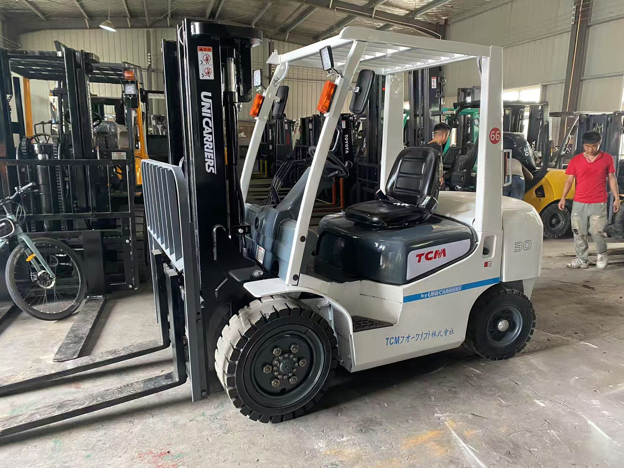 TCM FD30T3C - מלגזת סולר: תמונה 2 TCM FD30T3C - מלגזת סולר: תמונה 2