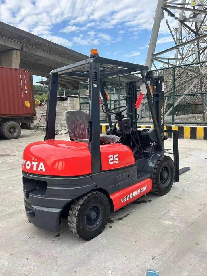 Toyota FD25 - מלגזת סולר: תמונה 1 Toyota FD25 - מלגזת סולר: תמונה 1