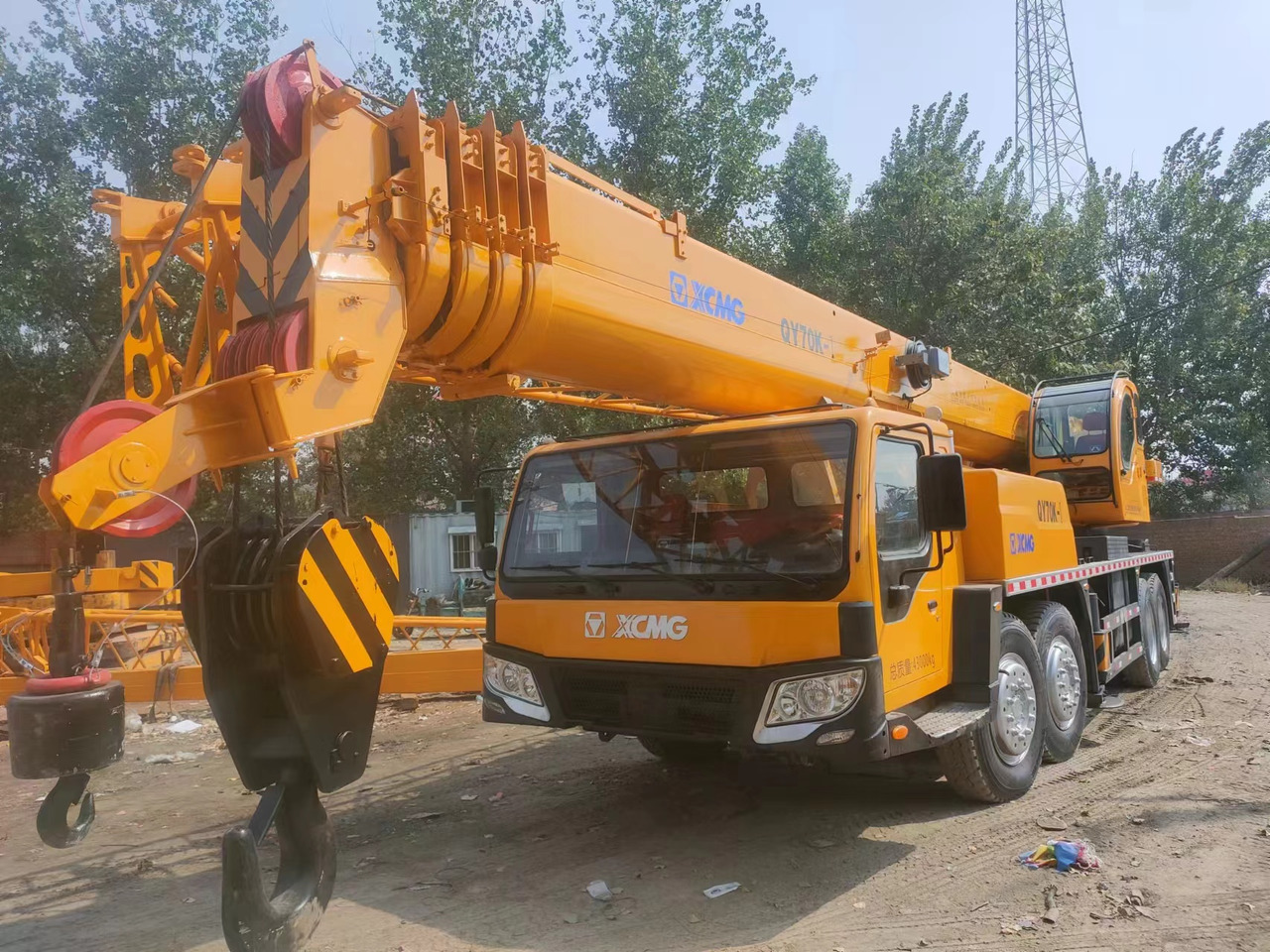 XCMG QY70K - עגורן נייד: תמונה 1 XCMG QY70K - עגורן נייד: תמונה 1