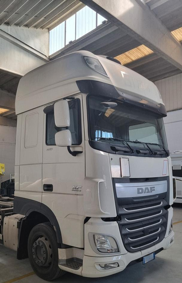 DAF XF 440 Euro 6 - Full Pneumatico - 2015 - מוביל מכולות/ משאית החלפת גוף: תמונה 2 DAF XF 440 Euro 6 - Full Pneumatico - 2015 - מוביל מכולות/ משאית החלפת גוף: תמונה 2