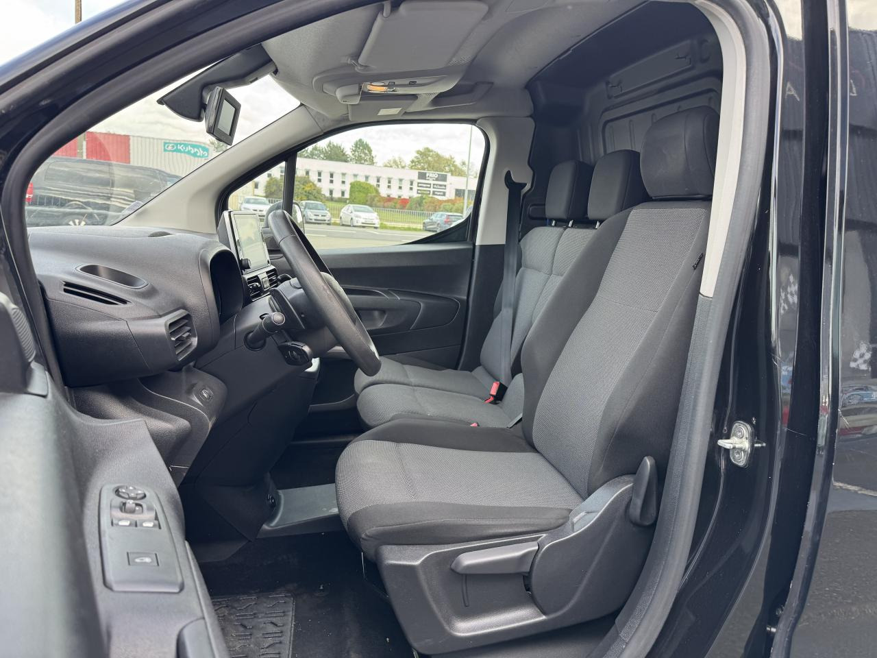 CITROEN Berlingo 1.5 BlueHDi S&S - 130 - BV EAT8  III FOURGON Fourgon M Driver 650 kg PHASE 1 - כלי רכב מסחרי עם לוח: תמונה 4 CITROEN Berlingo 1.5 BlueHDi S&S - 130 - BV EAT8  III FOURGON Fourgon M Driver 650 kg PHASE 1 - כלי רכב מסחרי עם לוח: תמונה 4