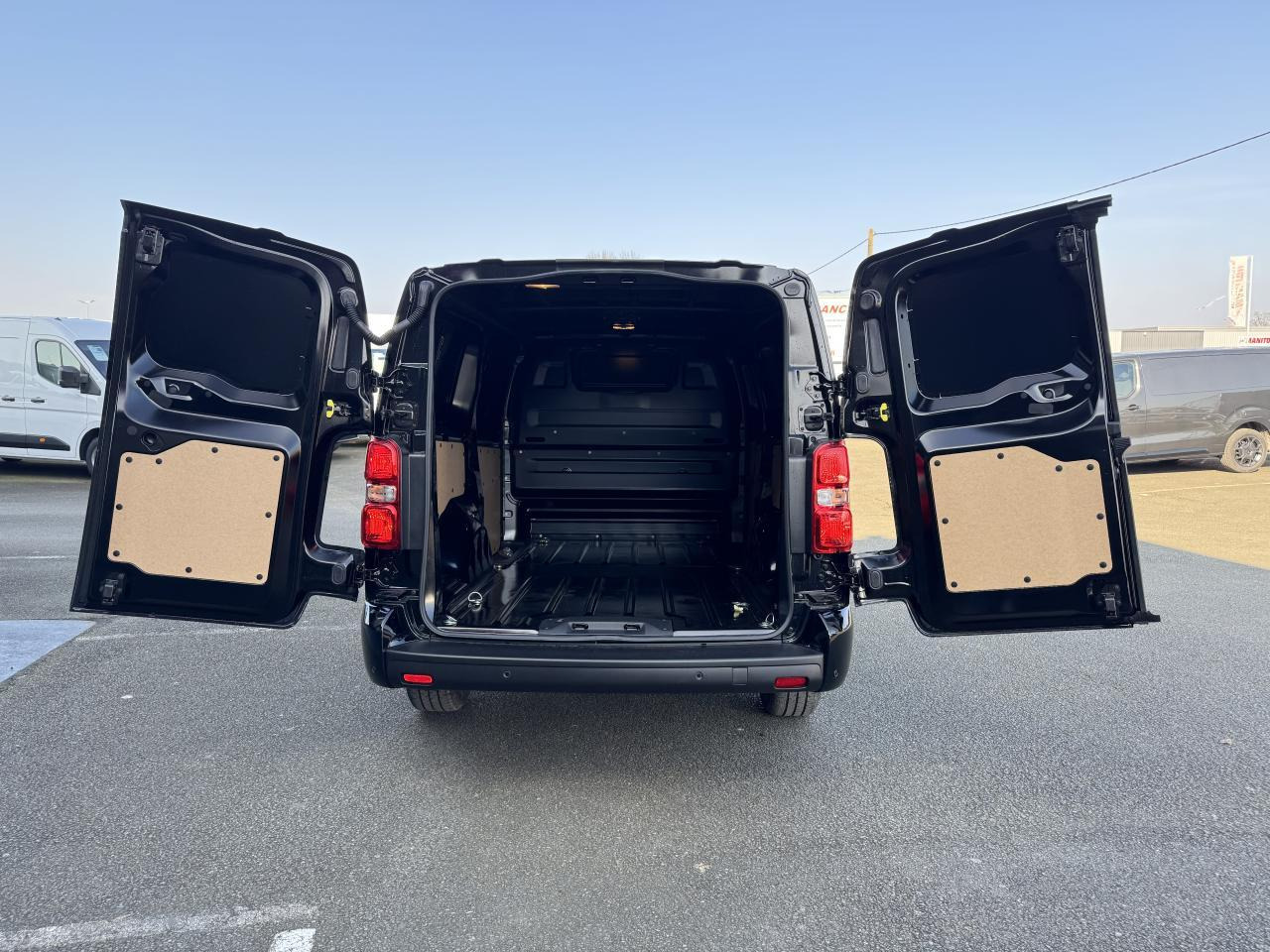 Citroen Jumpy 2 PLACES XL 2.0 BLUEHDI 180CH S&S PACK PREMIUM CONNECT EAT8 - כלי רכב מסחרי עם לוח: תמונה 2 Citroen Jumpy 2 PLACES XL 2.0 BLUEHDI 180CH S&S PACK PREMIUM CONNECT EAT8 - כלי רכב מסחרי עם לוח: תמונה 2