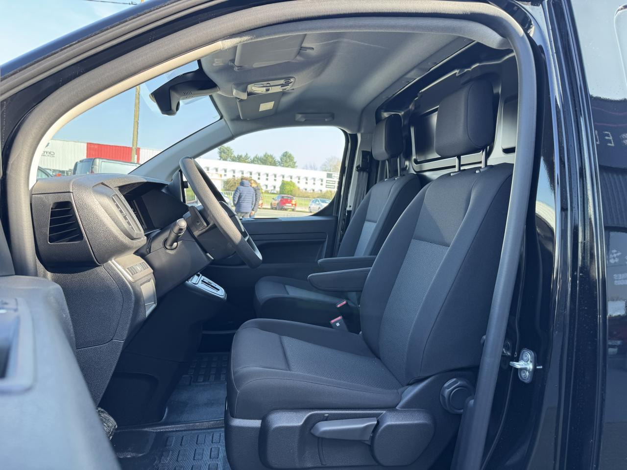 Citroen Jumpy 2 PLACES XL 2.0 BLUEHDI 180CH S&S PACK PREMIUM CONNECT EAT8 - כלי רכב מסחרי עם לוח: תמונה 4 Citroen Jumpy 2 PLACES XL 2.0 BLUEHDI 180CH S&S PACK PREMIUM CONNECT EAT8 - כלי רכב מסחרי עם לוח: תמונה 4